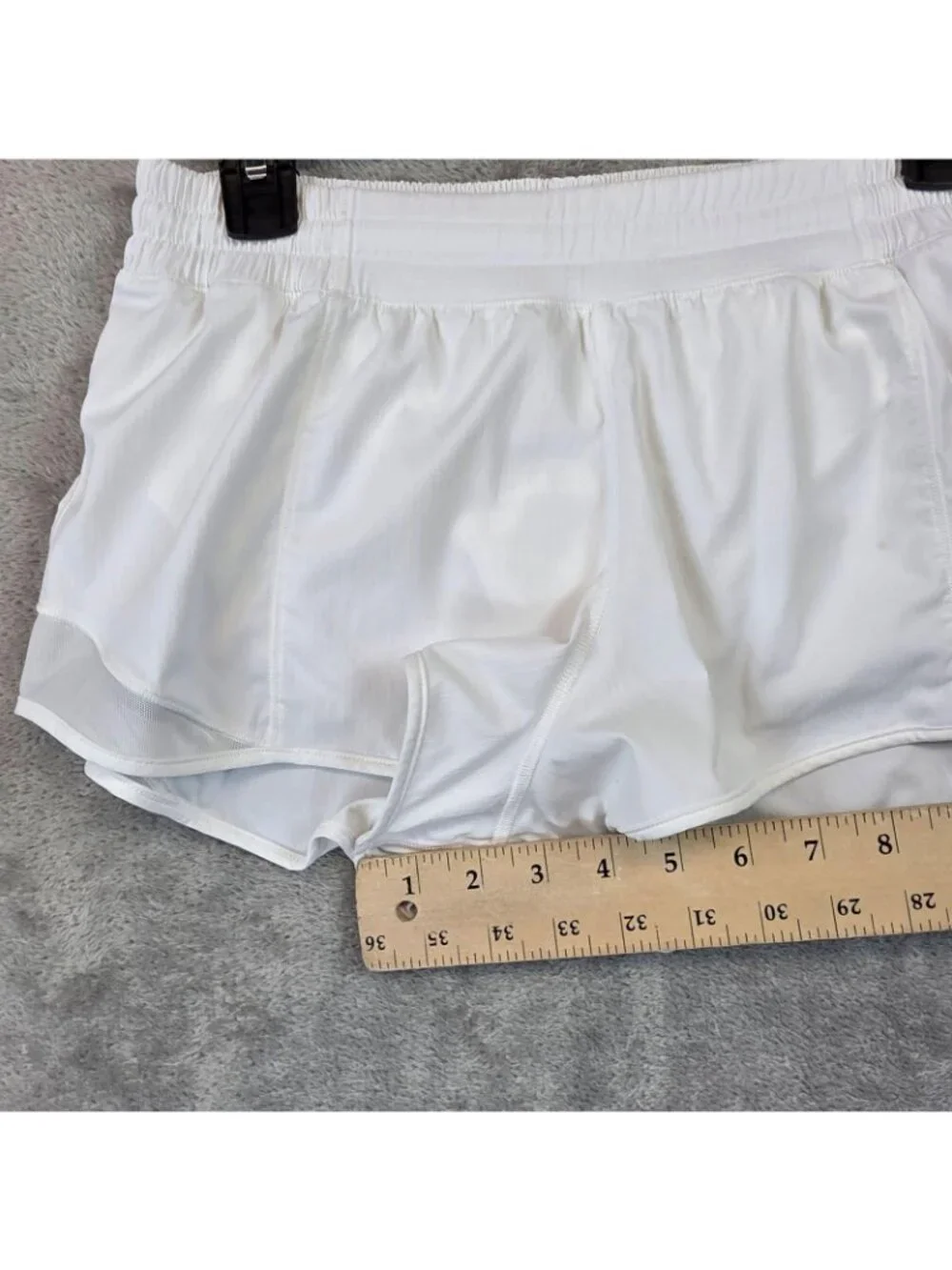 Lululemon Shorts Womens 8 White 2.5 In Running Athletic Lined Mesh Training Gym